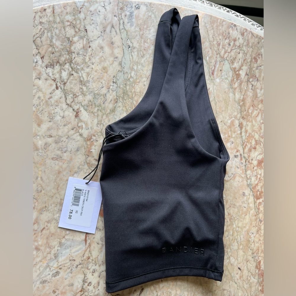 NWT Bandier V Neck Tempo Crop
